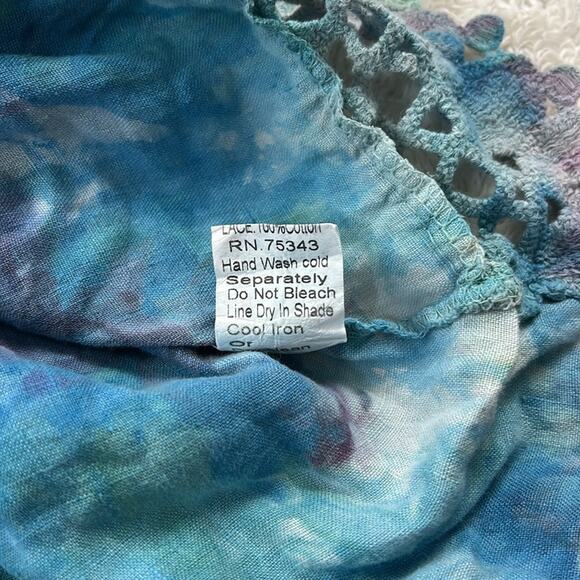Lungo L'arno blue watercolor tie dye and crochet linen top, size 2X - Picture 7 of 8